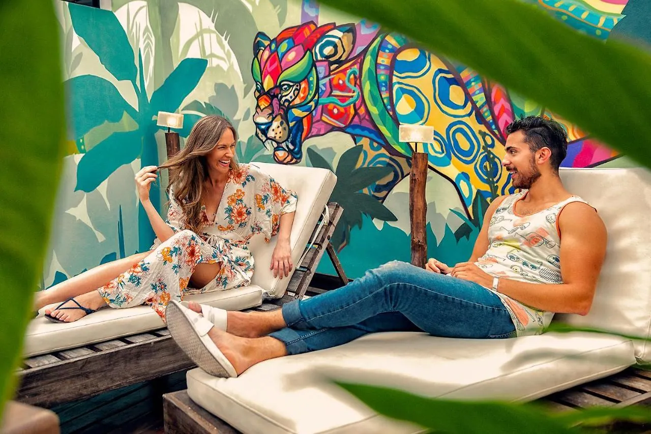 Hostel Nomads Hotel & Rooftop Pool Cancun