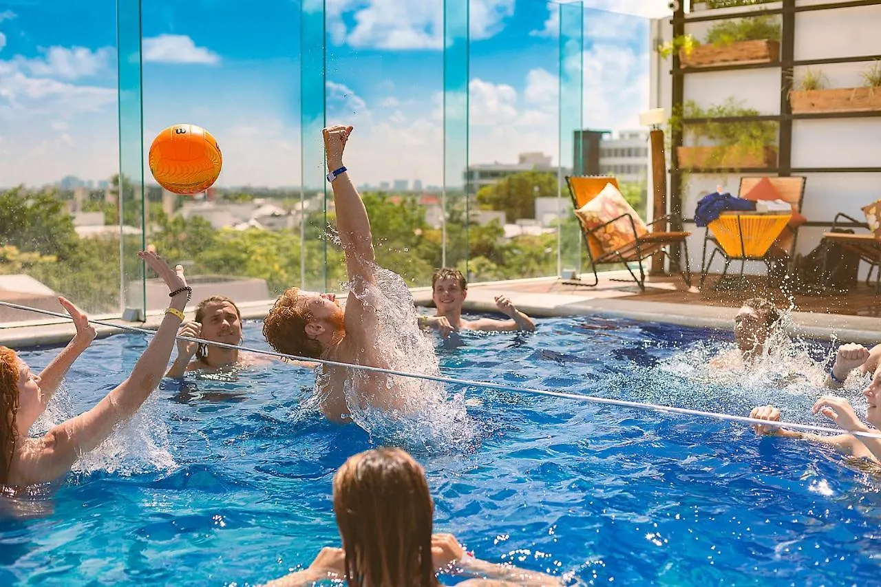 Nomads Hotel & Rooftop Pool Cancun Hostel