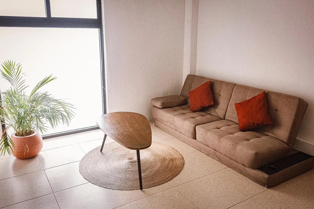 Nomads Hotel & Rooftop Pool Κανκούν Hostel